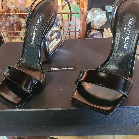 Dolce & Gabbana Black Heels with Silver Geometric Design - Picture 4 of 6